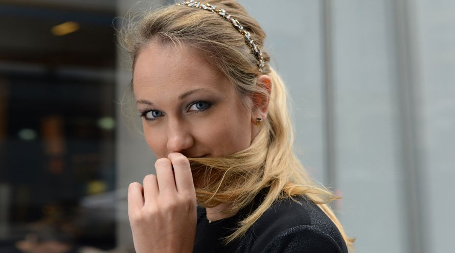 easy textured ponytail